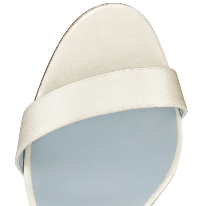 Loubigirl – 85 mm Bantlı Sandalet – Krep Saten – Kırık Beyaz – Kadın