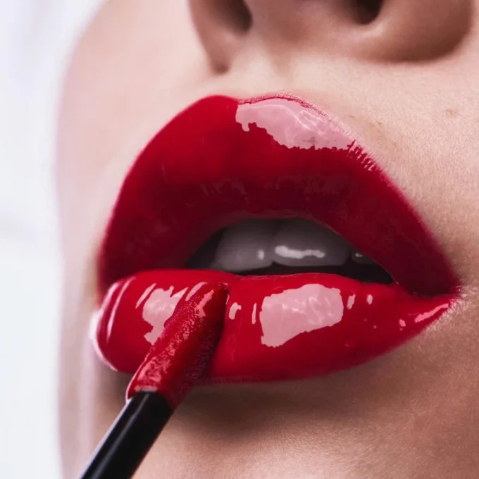 Rouge Stiletto Vinyl Gloss Fire Red 115V Fire Red – Christian Louboutin Güzellik Amerika Birleşik Devletleri
